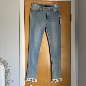NWT IVANKA TRUMP LIGHT WASH FRINGE JEAN